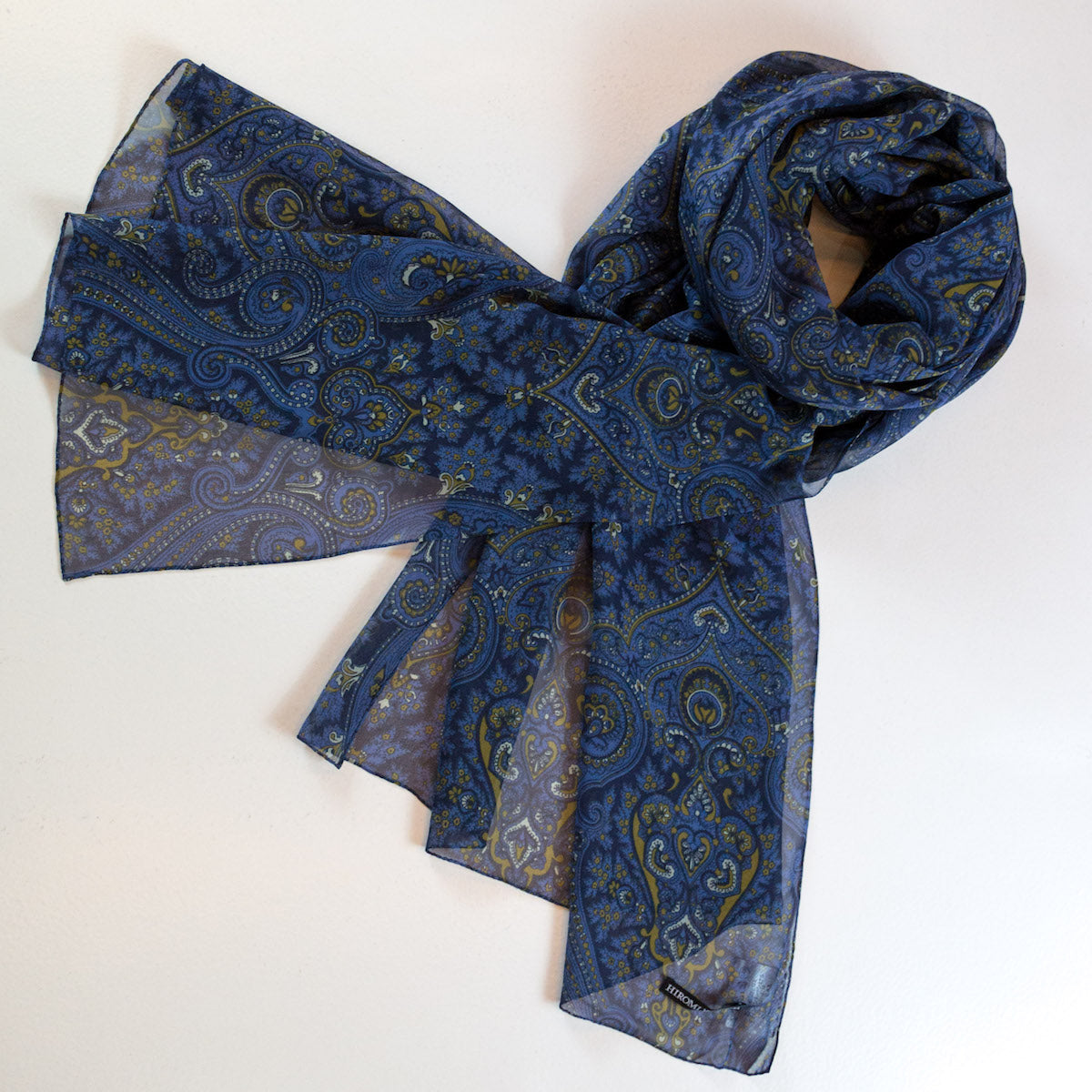 ペイズリー柄のシルクストール