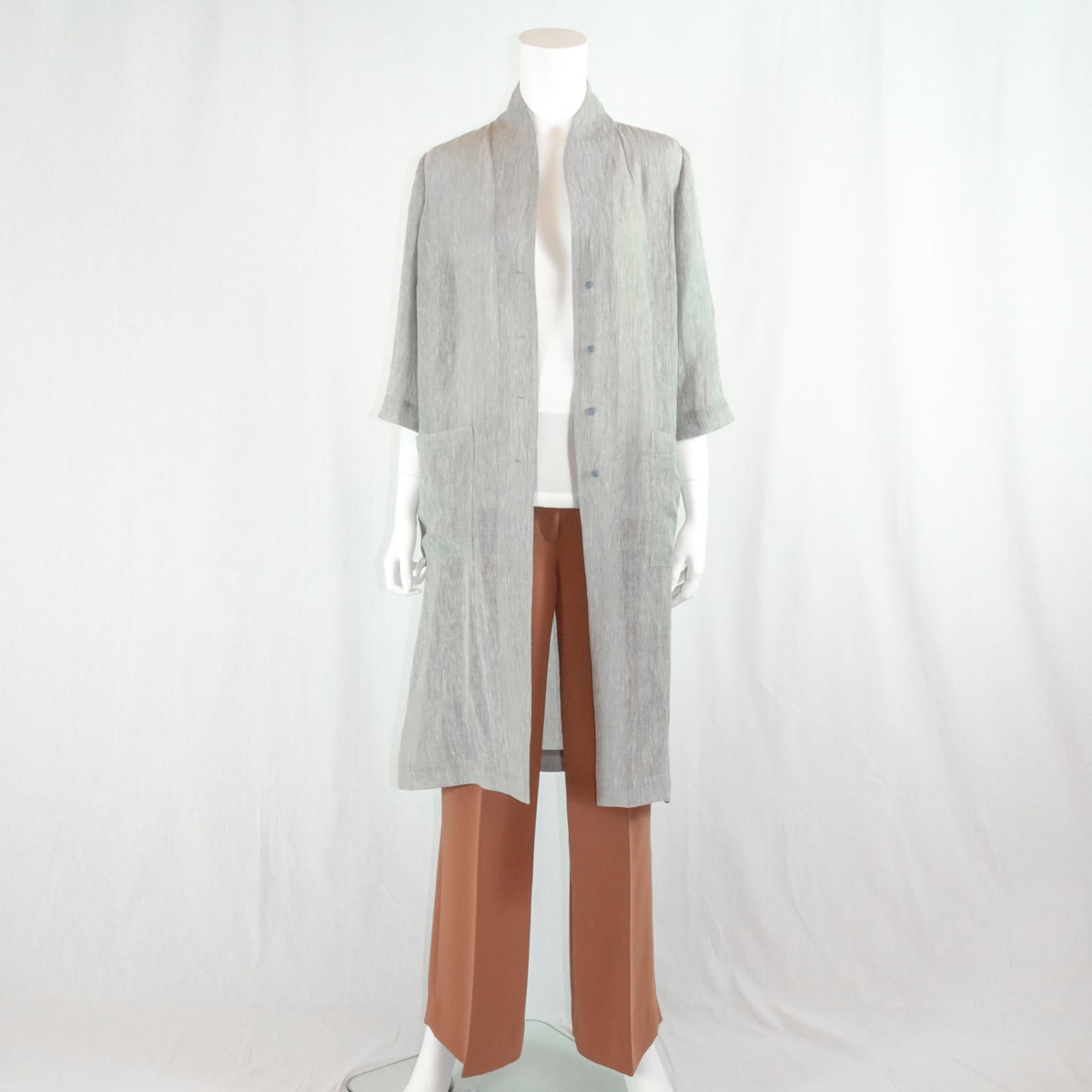 ワンタックのワイドストレートパンツ