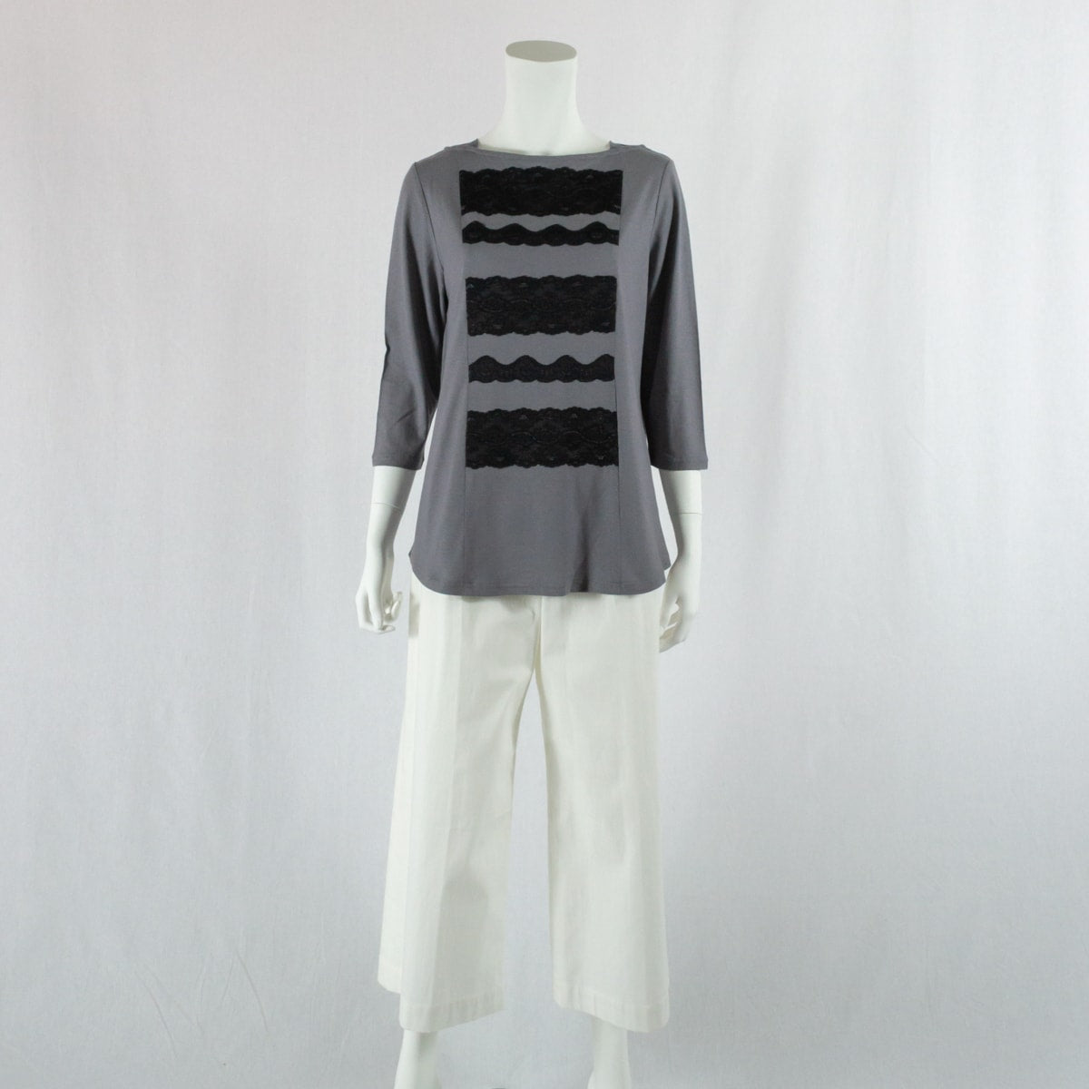 レース使いの七分袖Tシャツ