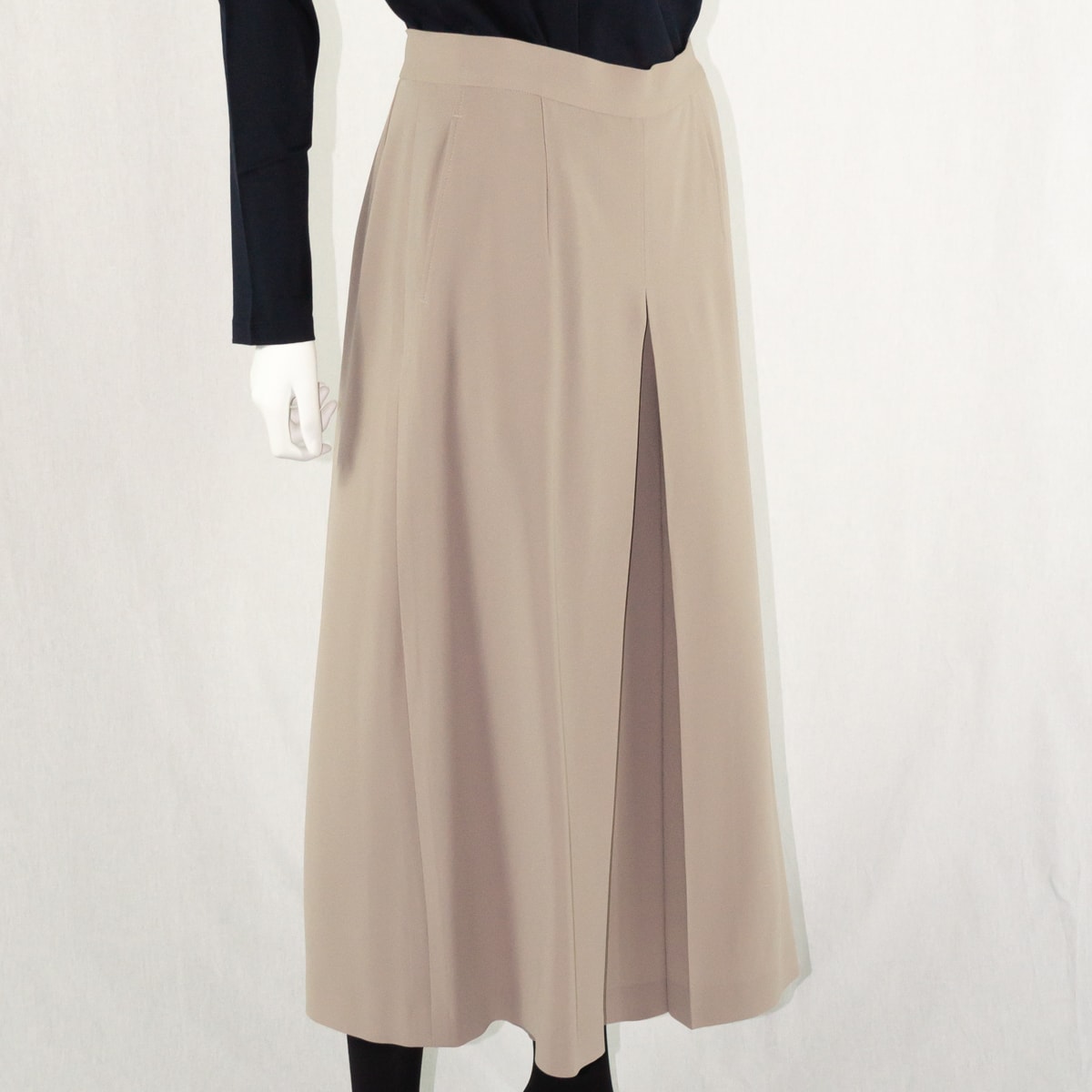 スカート見えするワイドパンツ