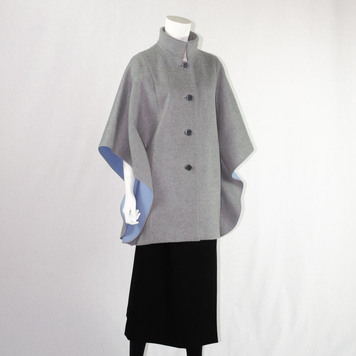 2色使いのマントコート