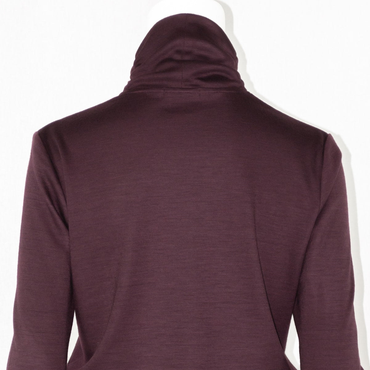 ウール100%のオフタートルカットソー