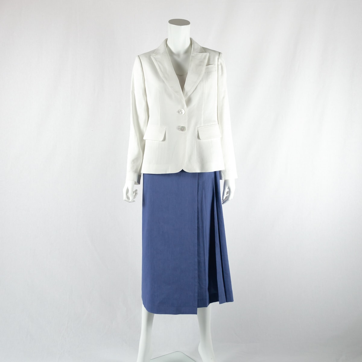 ストレッチ生地のラップ風スカート